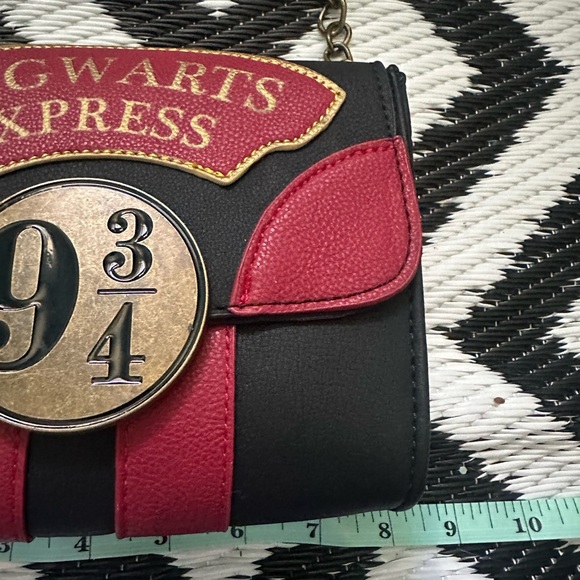 NWT Harry Potter Hogwarts Express Black and Red Crossbody Bag - Picture 2 of 6